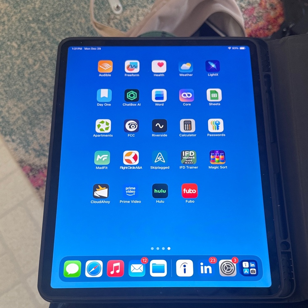 Apple iPad Pro - Black Frame